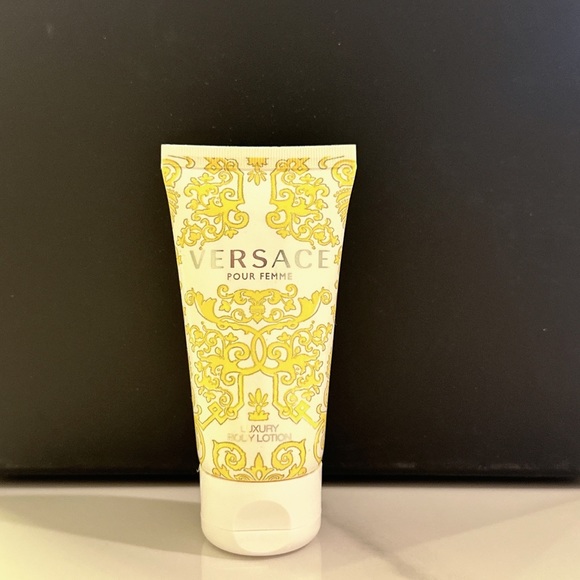 Versace Pour Femme Body Lotion —Travel Size - Picture 1 of 3